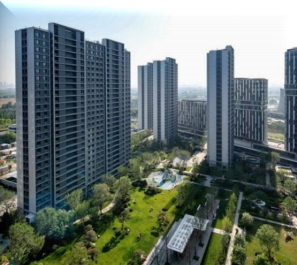 北京绿城沁园项目是恩贝斯聚氨酯门窗在北京高标准公建项目中的典型应用。作为北京首批同时获得绿色建筑三星、健康建筑三星、装配式建筑三大高标准认证的项目，其对建筑材料的选择极为严格。恩贝斯EBS65X系列聚氨酯门窗以优异的保温性能和稳定的产品质量，满足了项目公建部分对节能门窗的严苛要求。该项目的成功实施，展现了恩贝斯产品在首都高标准绿色建筑领域的实力。